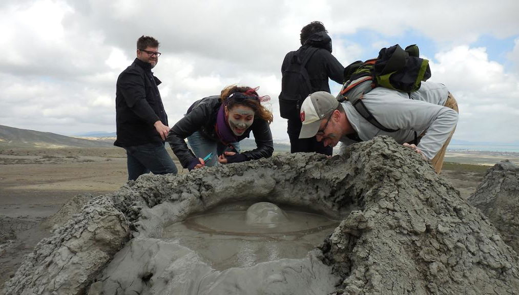 Excursión de medio día a los volcanes de lodo y Gobustán - Foto 1